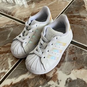Adidas Originals Superstar toddler size 6K (White/cloud) 
Iridescent